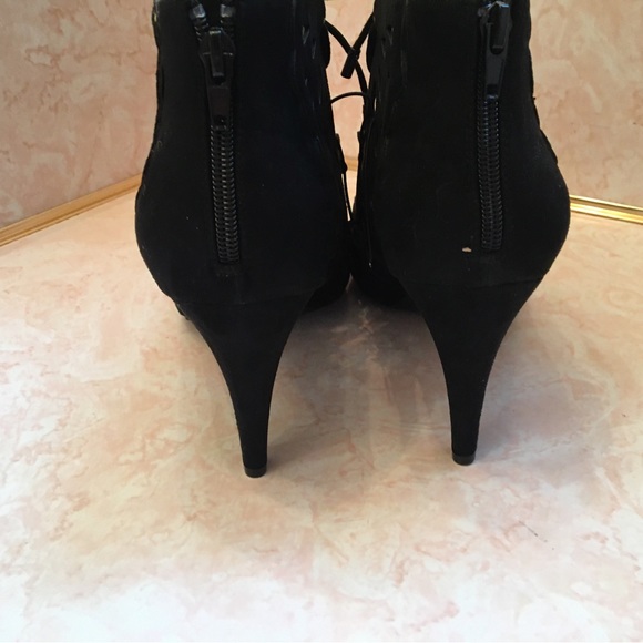 Sz 12 W black faux suede heels, new and never worn - Picture 3 of 4